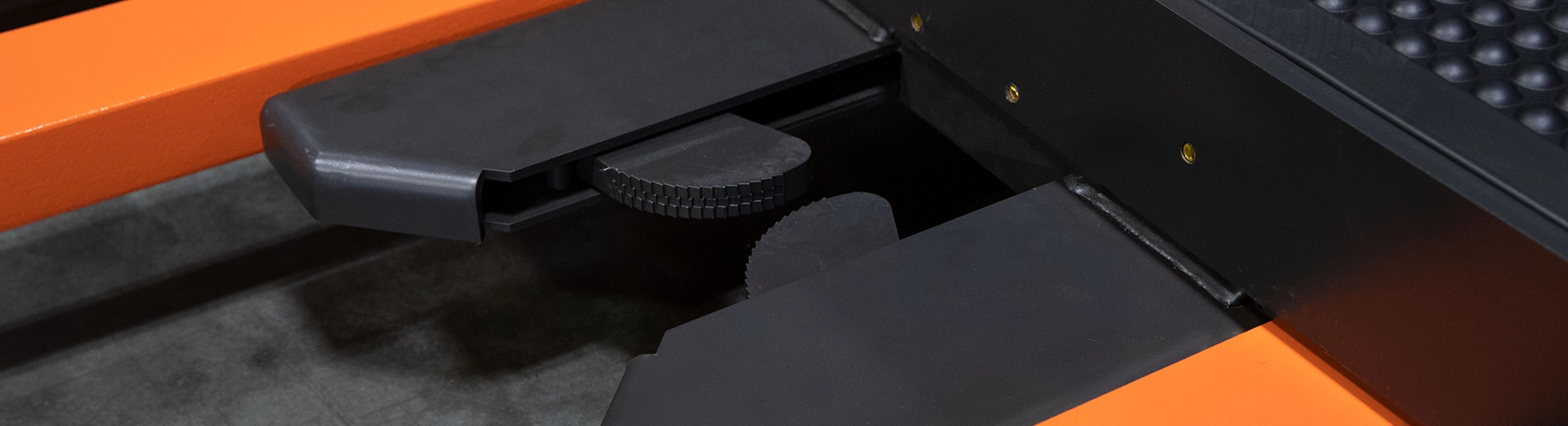 Furniture Order Picker Close-up Clamp